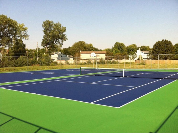 Apartments in Topeka with Tennis court